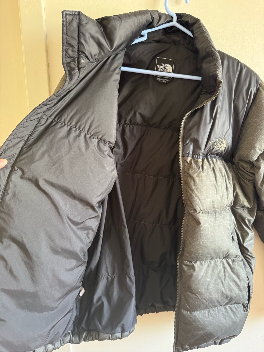 The North Face Men's Charcoal Gray Two-Tone Puffer Jacket - Picture 4 of 8